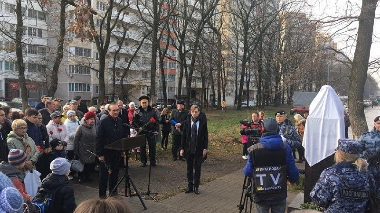 28 ноября состоялось открытие бюста Герою РФ Аверкиеву Александру.jpg