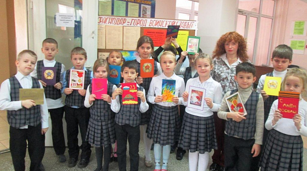 Учащиеся школы №100 поздравили оригинальными открытками сотрудников ВНИИМКа с Днем защитника Отечества