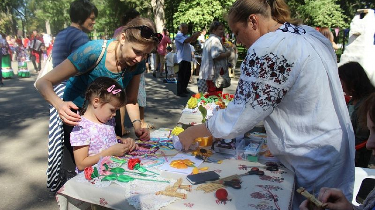 В Чистяковской роще прошел окружной театрализованный праздник, посвященный Дню города