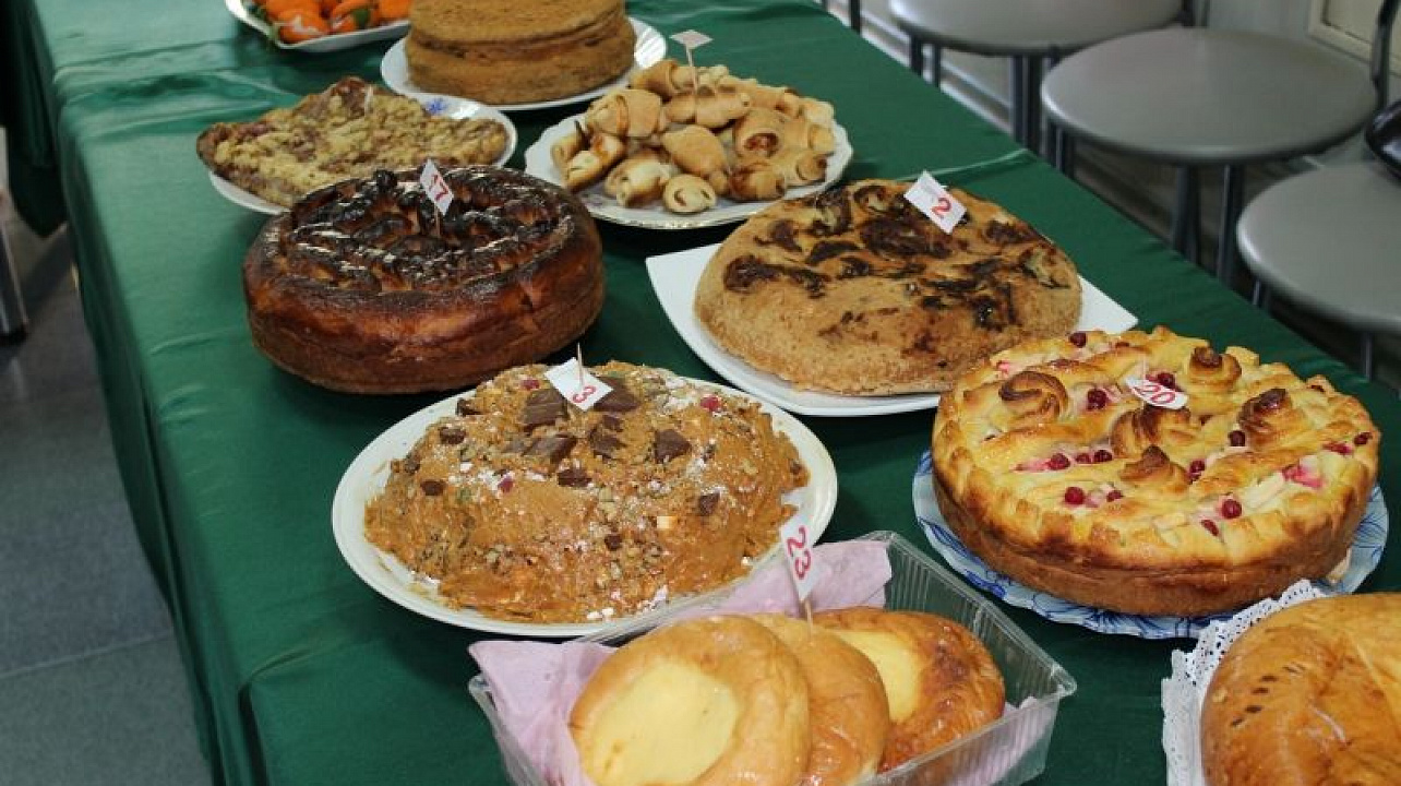 Ежегодный кулинарный конкурс, посвященный Дню пожилого человека, прошел в общественной организации пенсионеров, инвалидов Западного округа.jpg