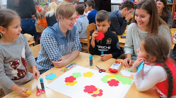 Молодежный совет Западного округа дал творческий мастер - класс в детском саду