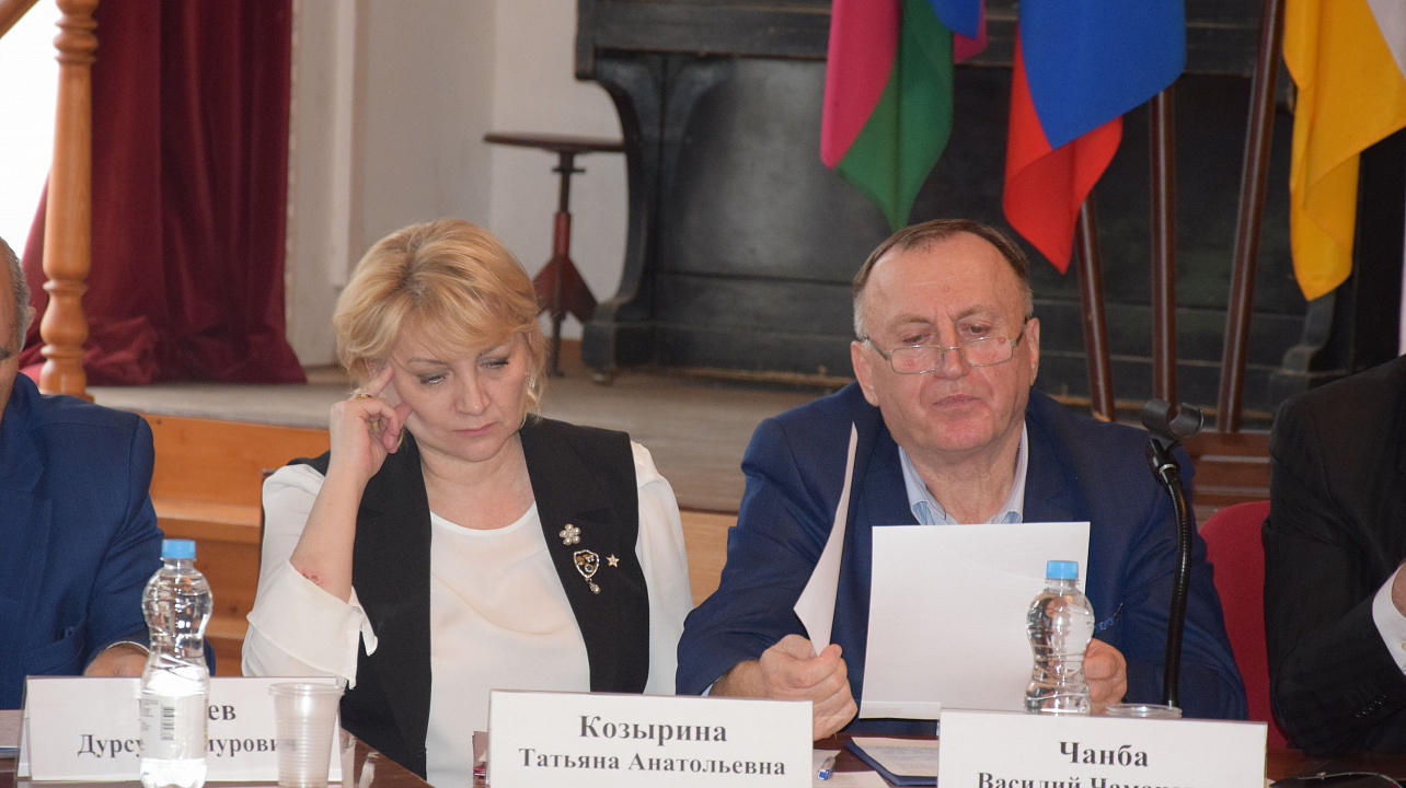 В заседании круглого стола, посвященного празднованию Международного дня родного языка (2).JPG