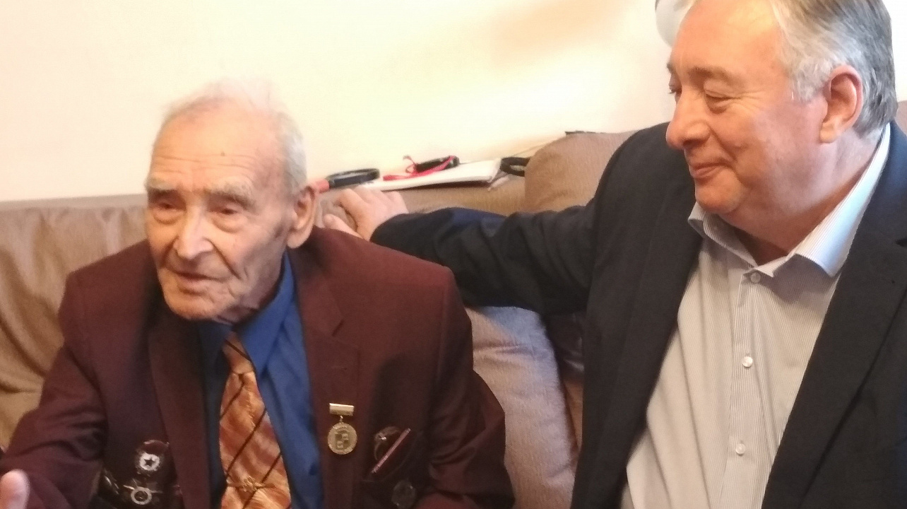 Председатель Городской Думы Краснодара и глава администрации Карасунского округа поздравили ветерана Николая Литвина с 76-й годовщиной освобождения Краснодара