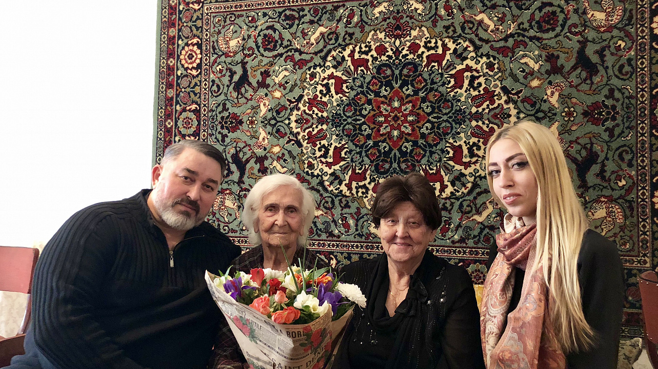 В Западном округе поздравили участника Сталинградской битвы