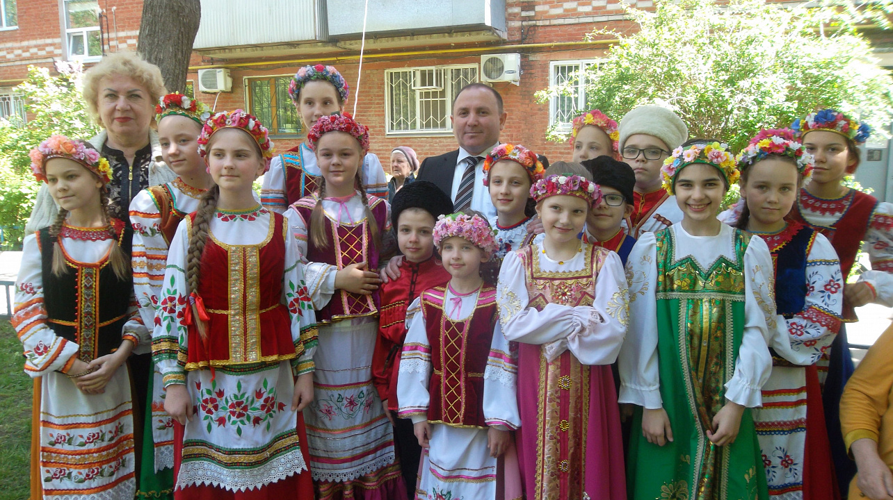 Во дворах жилых домой избирательного округа № 27 прошли праздничные мероприятия, посвященные Дню Победы