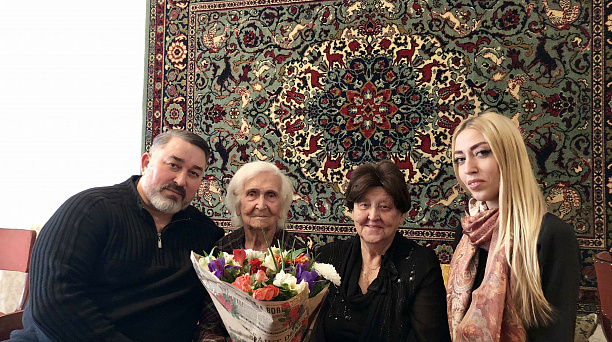 В Западном округе поздравили участника Сталинградской битвы