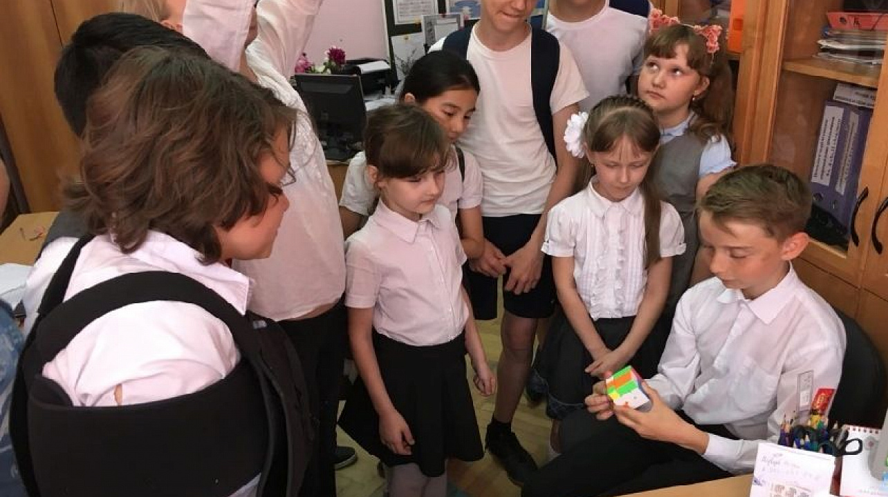 В школе Западного округа состоялись соревнования по спидкубингу