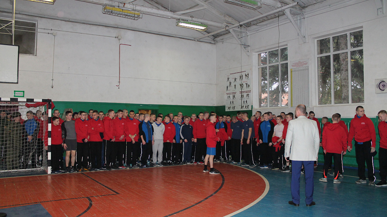 Соревнования по гиревому спорту и жиму штанги лежа среди курсантов 1-го курса Краснодарского военного училища имени генерала армии С.М.Штеменко