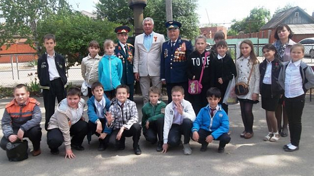 В МБОУ СОШ № 93 прошло праздничное мероприятие для ветеранов Первомайского избирательного округа