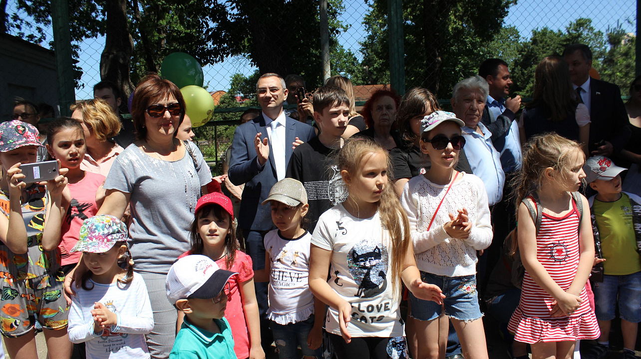 Детство – это смех и радость