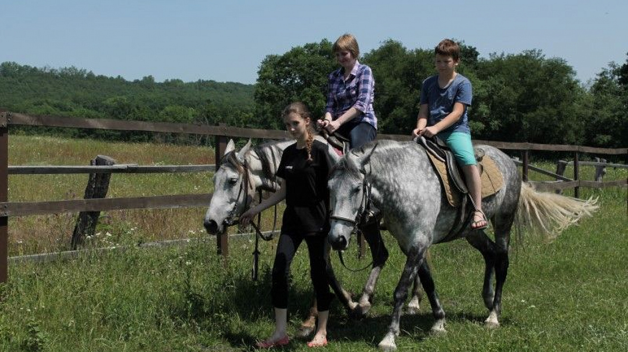 Прокатились верхом общественники «ДОМ»а (4).JPG