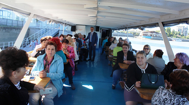 Общественники Центрального округа совершили экскурсионную поездку на теплоходе