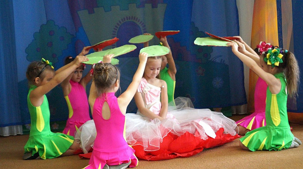 В детских садах Западного округа продолжают праздновать выпускные