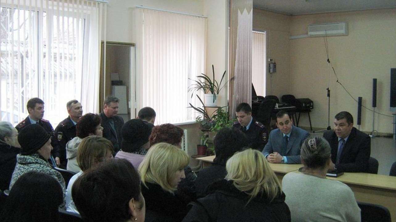 Общественники обсудили работу участковых в посёлке Березовом с представителем ГУВД Краснодарского края