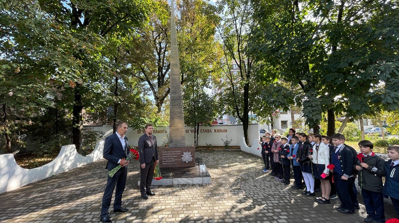 В Прикубанском округе прошли возложения цветов у памятников и захоронений освободителей Кубани к 80-ой годовщине освобождения края от немецко-фашистских захватчиков