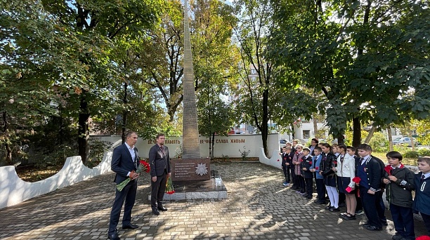 В Прикубанском округе прошли возложения цветов у памятников и захоронений освободителей Кубани к 80-ой годовщине освобождения края от немецко-фашистских захватчиков