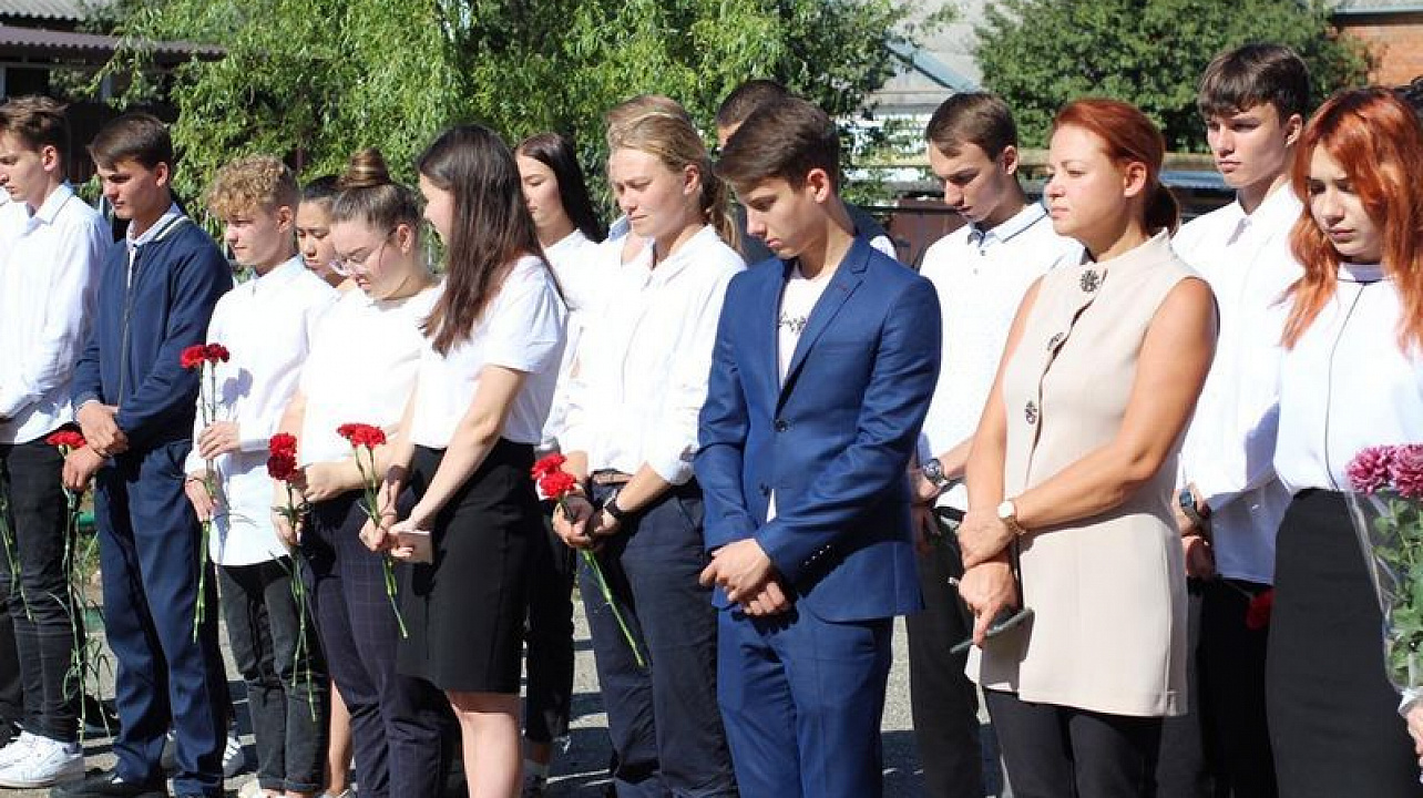 В школе № 22 установили мемориальную доску Герою Советского Союза Дмитрию Михайловичу Карбышеву