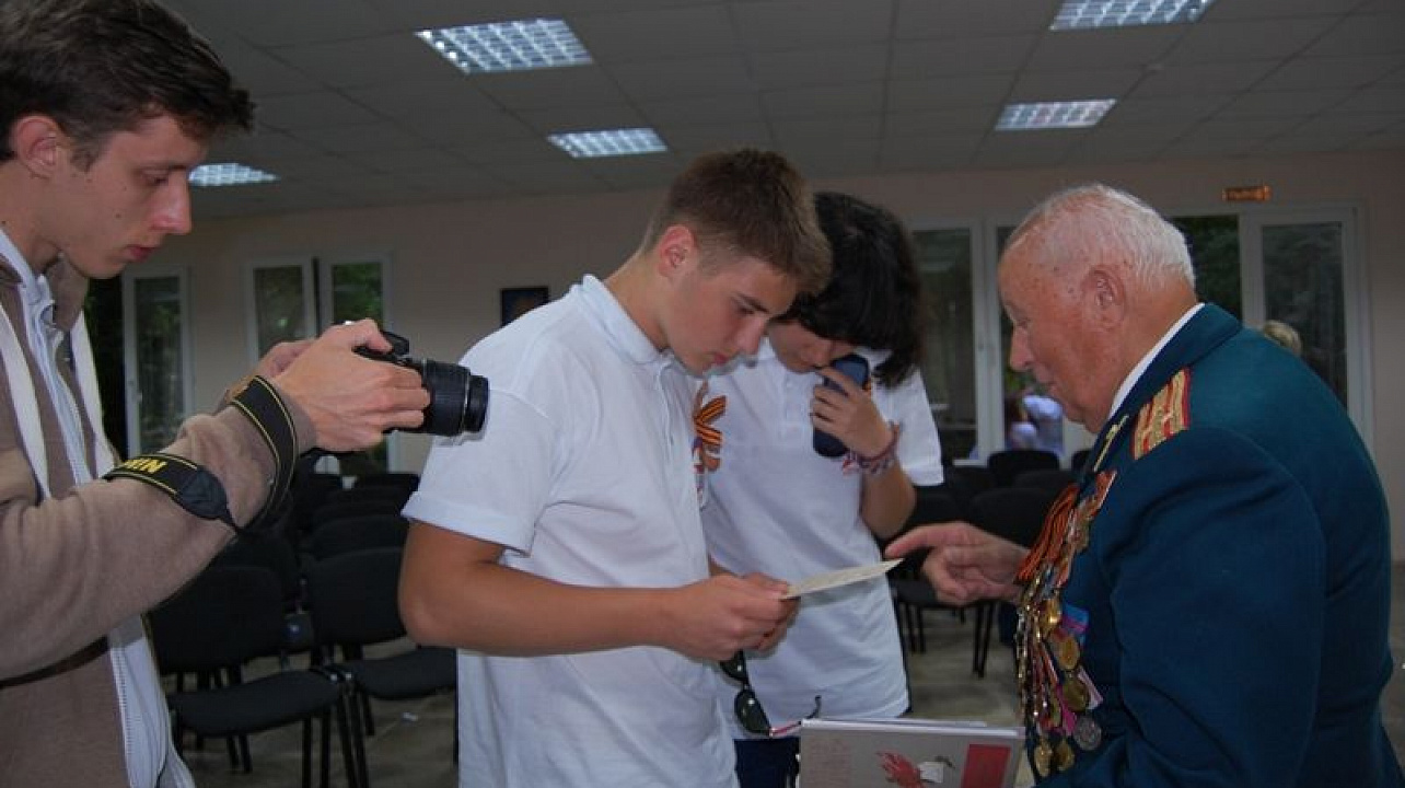 Ветераны Центрального округа провели Урок мужества для детей из Крыма