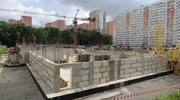 Благодаря новым технологиям школу на 1550 мест по ул. им. Героя Яцкова построят быстрее