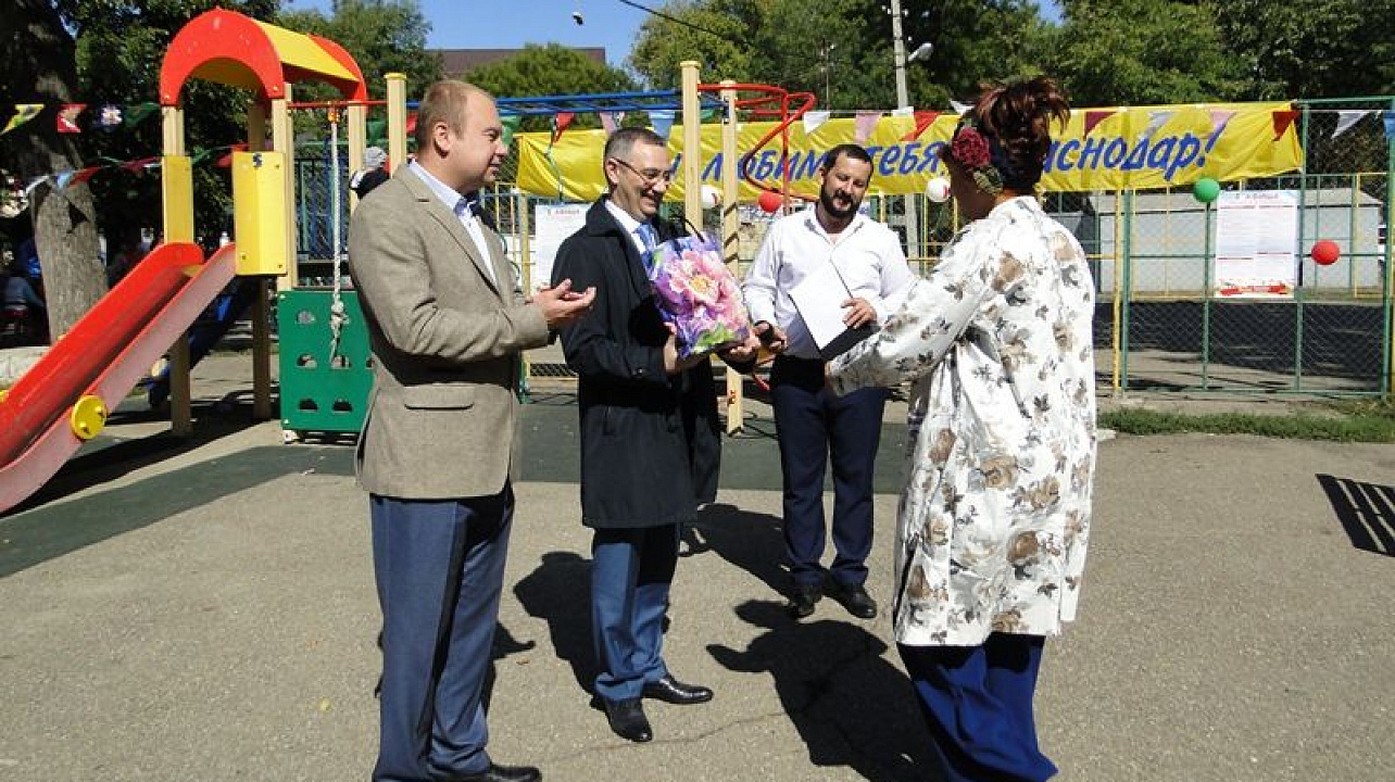 В Центральном округе продолжаются праздники по месту жительства, посвященные Дню города