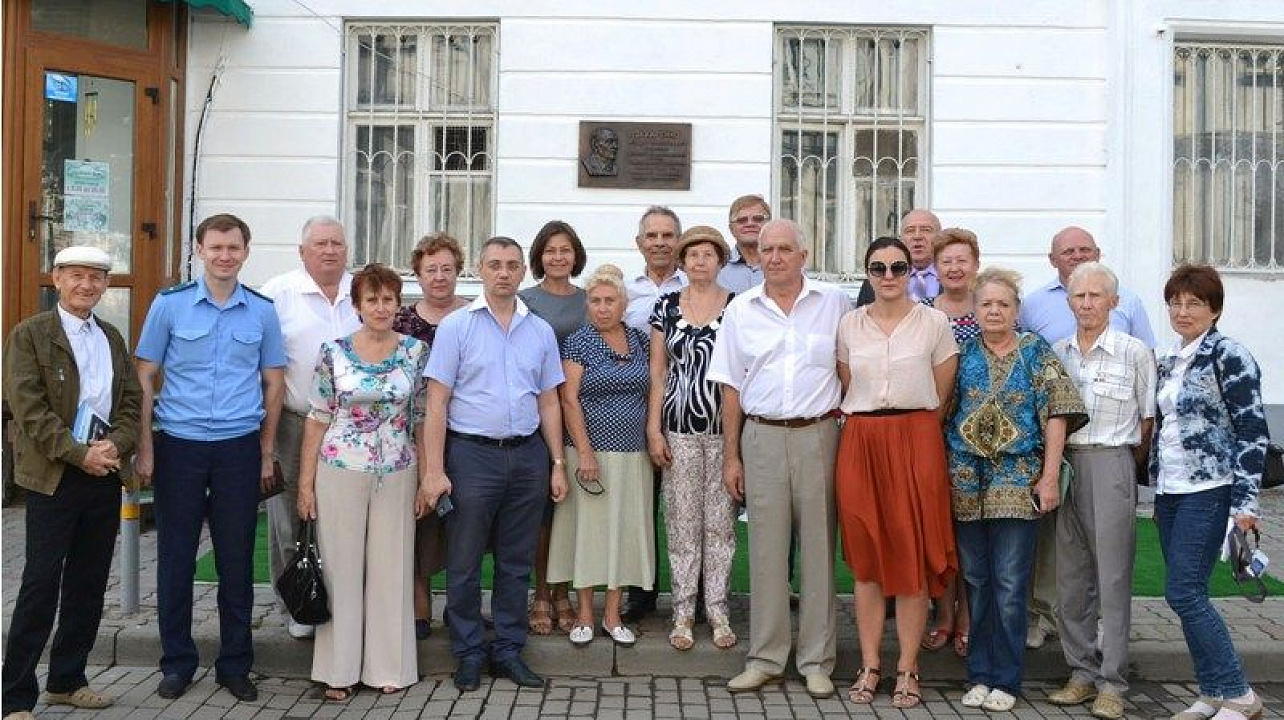 В Центральном округе открыли новую мемориальную доску
