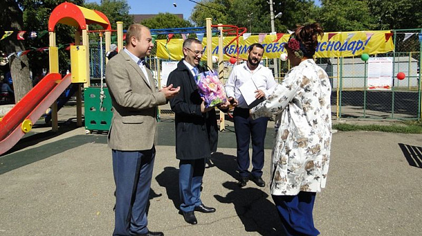 В Центральном округе продолжаются праздники по месту жительства, посвященные Дню города