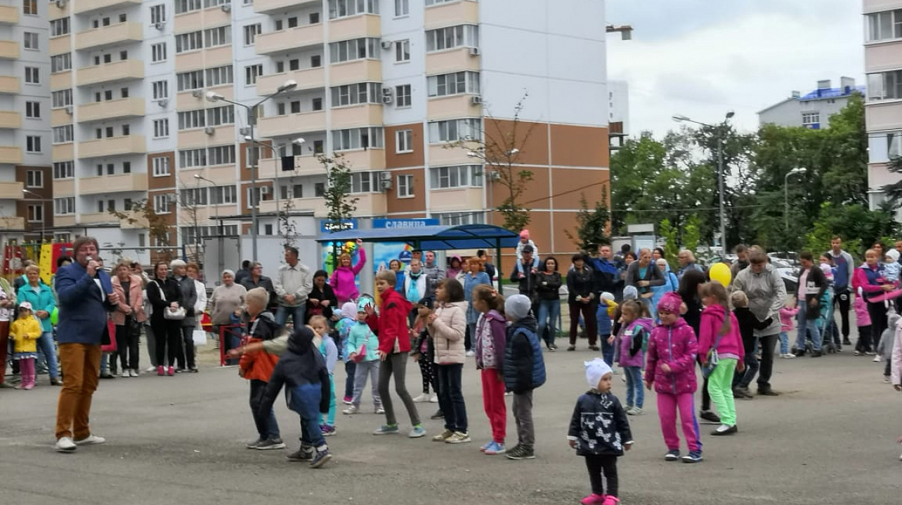 Депутат городской Думы Краснодара Сергей Вальтер поздравил жителей микрорайона Восточно-Кругликовский с днём города