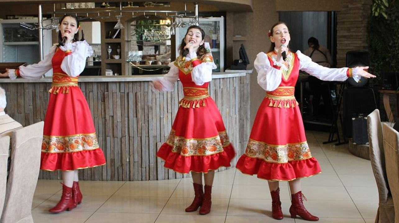 В Центральном округе поздравили общественников с наступающим Международным женским днем