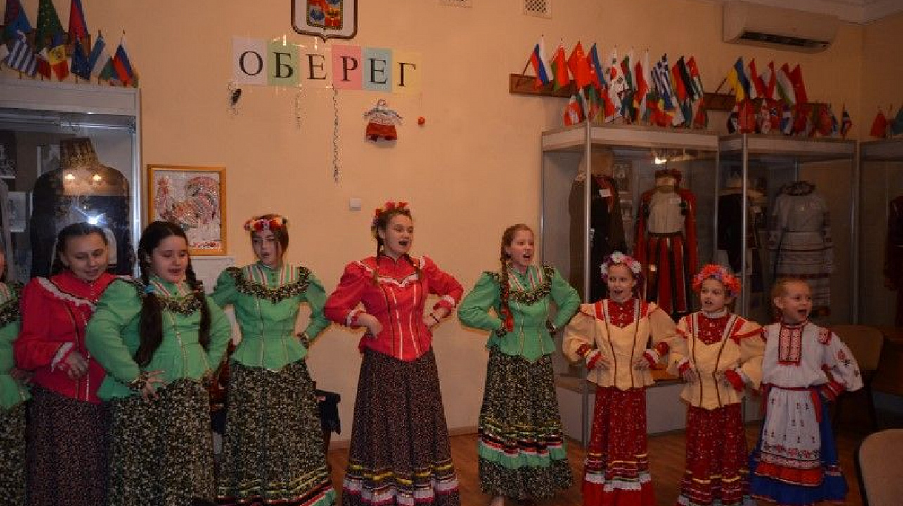 Заседание молодёжного клуба «Оберег» посвятили зимним обычаям и традициям славян (7).JPG