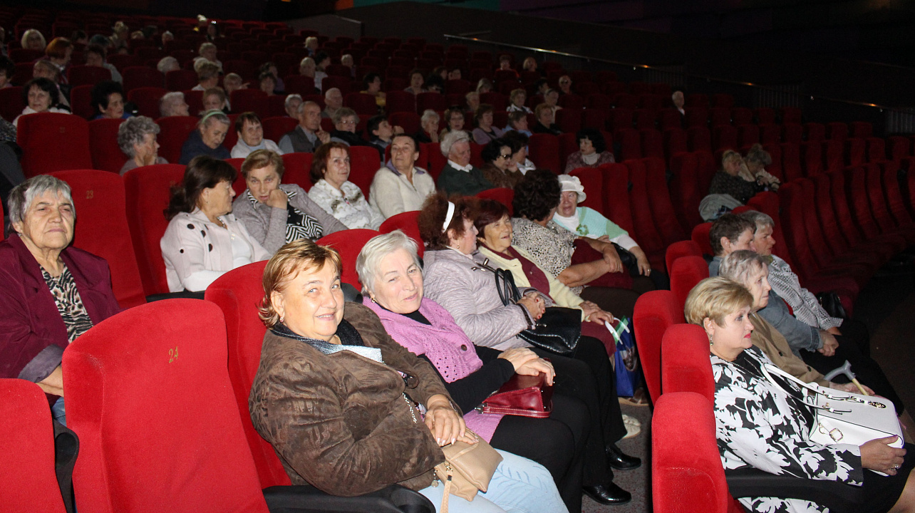 В Центральном округе состоялся бесплатный кинопоказ, приуроченный к 100-летию комсомола