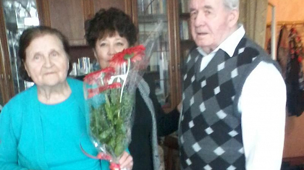 Жители Центрального округа отметили 65 годовщину совместной жизни