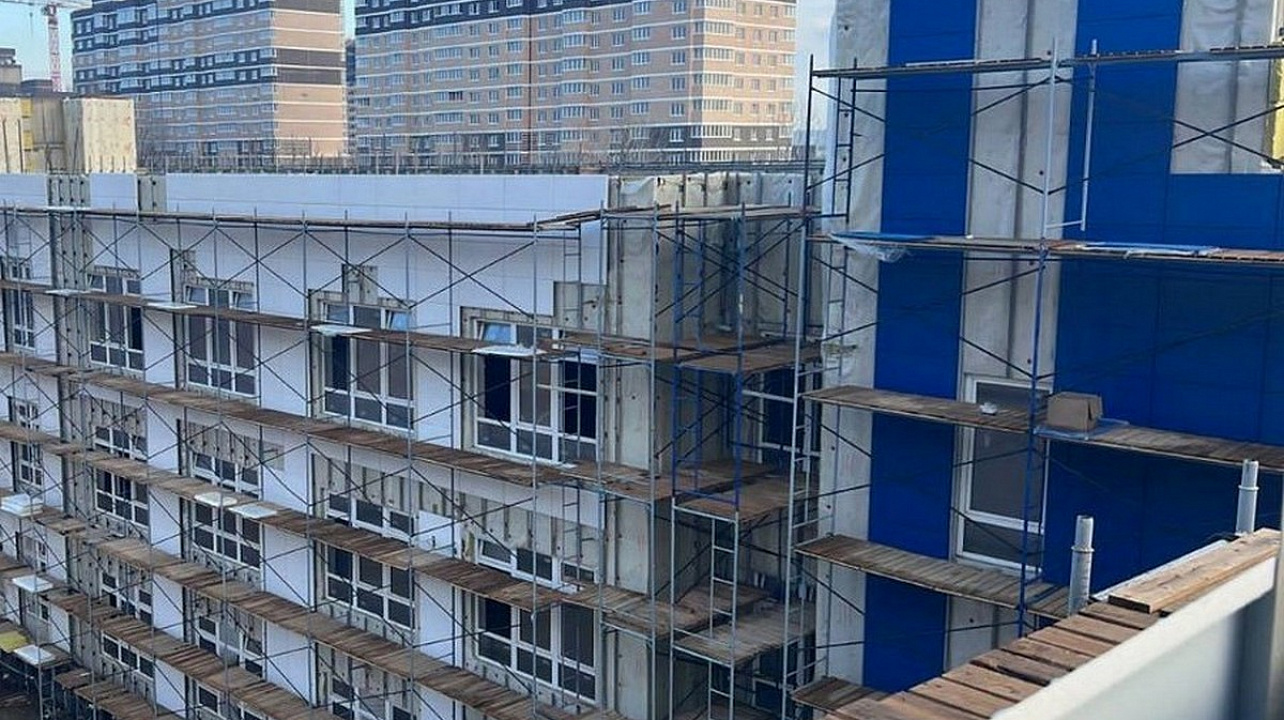 Школа на 1550 мест в районе Западного Обхода готова на 68%