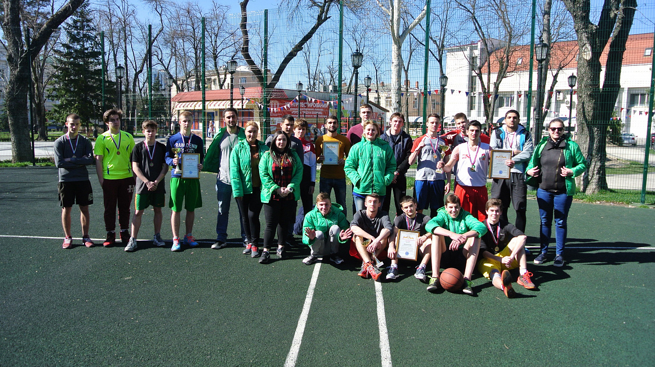 В Западном округе прошли соревнования по стритболу