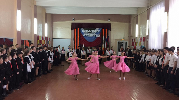 В МБОУ СОШ № 60 состоялась линейка, посвященная открытию месячника оборонно-массовой работы в Карасунском округе