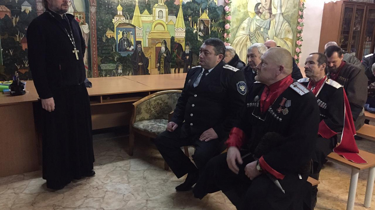 Ученики школы № 60 приняли участие в казачьем сходе