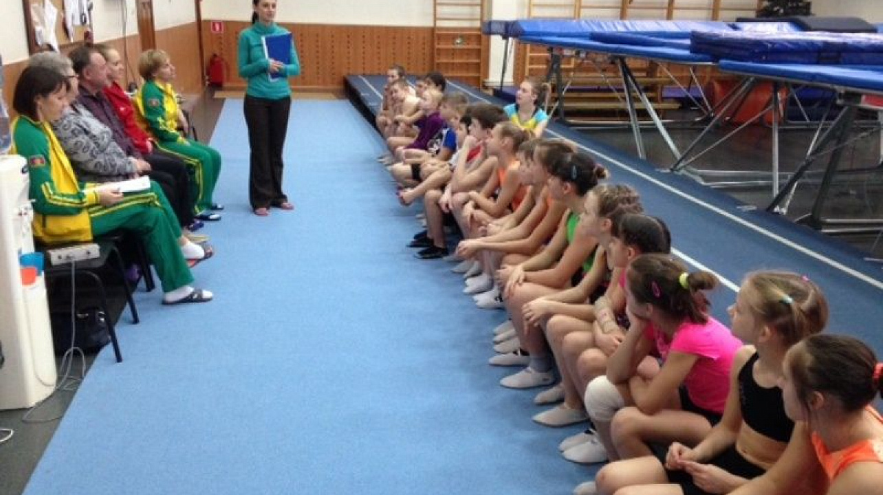 В Западном округе прошли открытые соревнования по прыжкам на батуте в рамках патриотического месячника