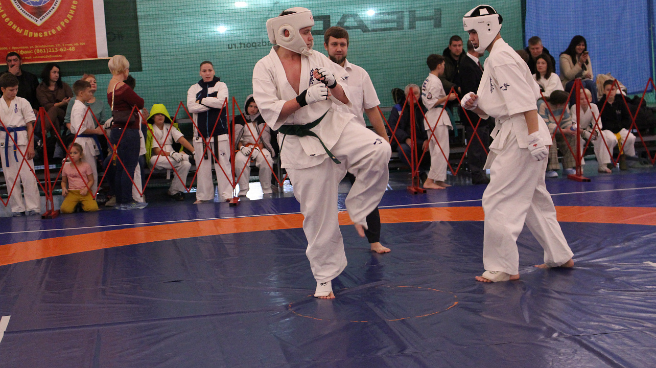 50 комплектов наград разыграли в Краснодаре на открытых городских спортивно-патриотических соревнованиях по киокусинкай