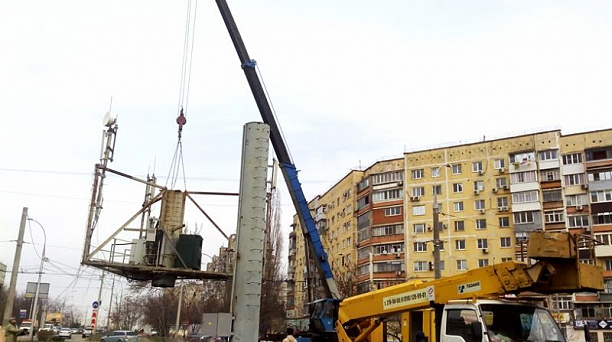 В Краснодаре демонтируют незаконные рекламные конструкции
