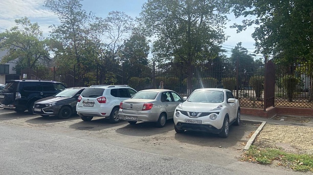 Муниципальную парковку, расположенную возле школы № 51, очистили от автохлама