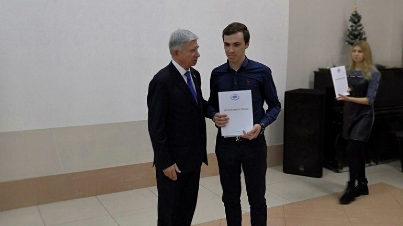 Юные жители Западного округа получили первые паспорта