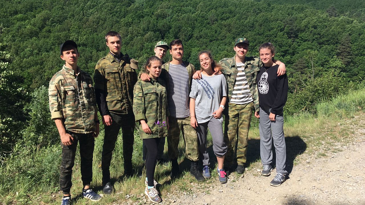 Школьники Западного округа приняли участие в военно-патриотическом слёте «Мы из будущего»