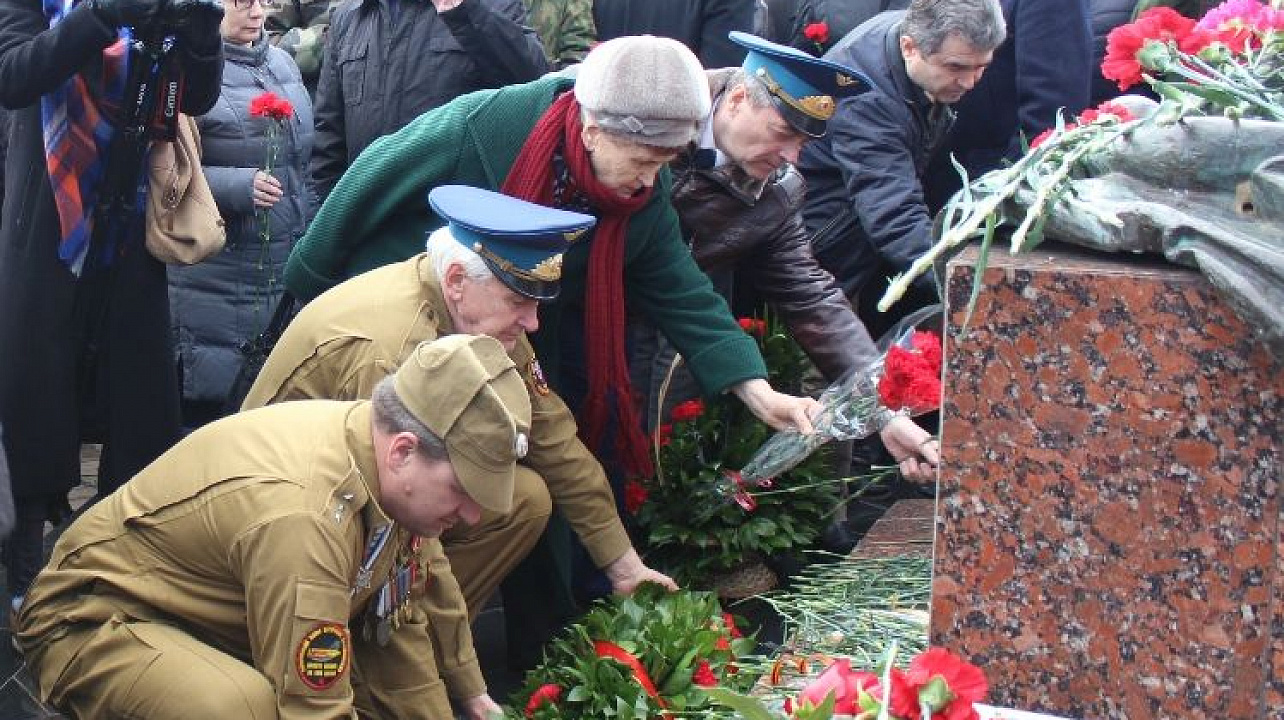Сегодня в Чистяковской роще состоялся митинг, посвященный воинам-интернационалистам