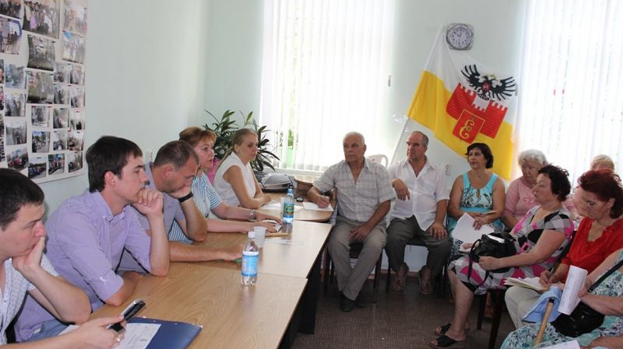 В Центральном округе обсудили вопросы страхования жилых помещений и выявления брошенных автомобилей