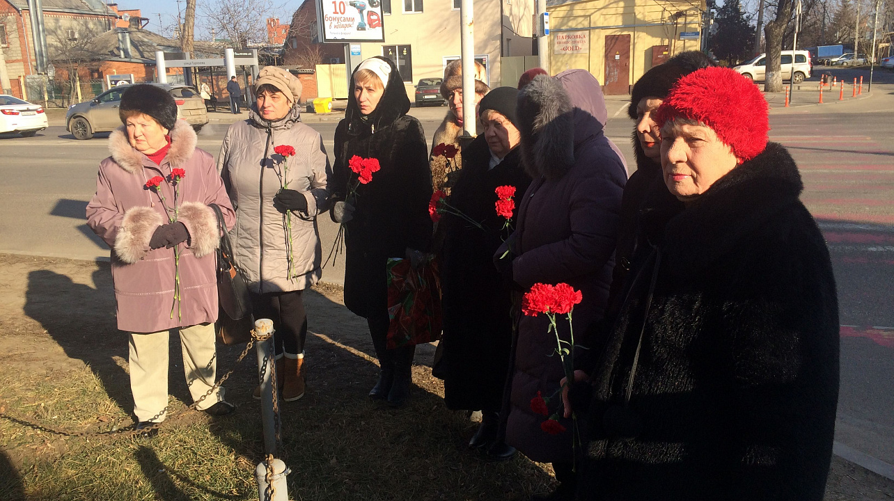 В Западном округе прошли торжественные возложения цветов в рамках 74-й годовщины освобождения Краснодара от немецко-фашистских захватчиков