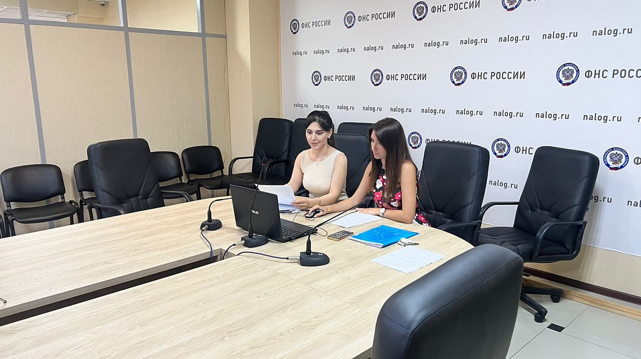 26 июля в рамках проведения публичной информационной кампании по информированию граждан о введении Единого налогового счета с 01.01.2023 представители ИФНС России № 4 по г. Краснодару провели вебинар для налогоплательщиков