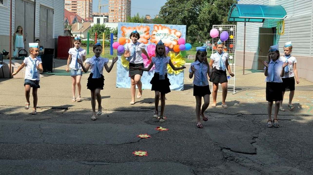 В Центре детского творчества  Прикубанского округа прошло закрытие 3-й лагерной смены  «Тропами добра»