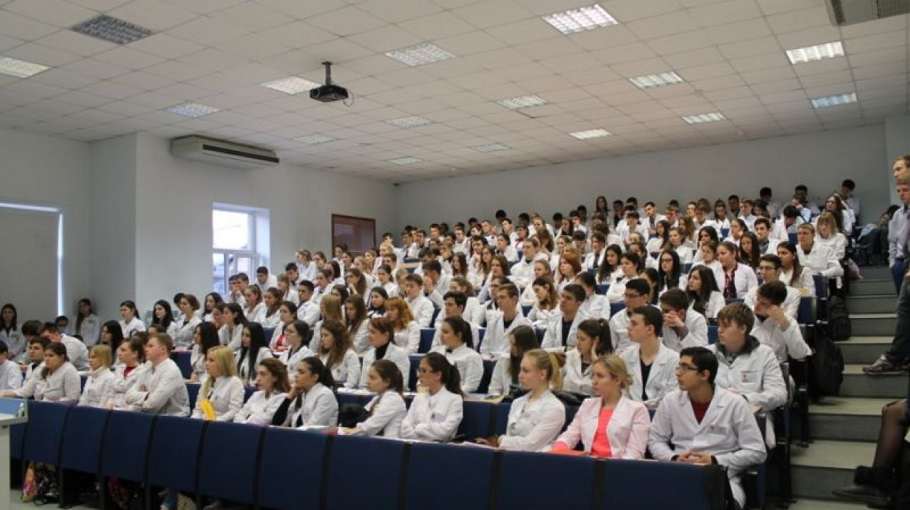 В Кубанском государственном медицинском университете прошла встреча студентов с генерал-майором ракетных войск Максимовым А.С.