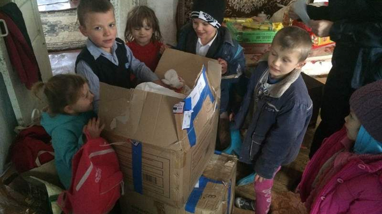 Учащиеся гимназии № 92 оказали благотворительную помощь многодетной семье