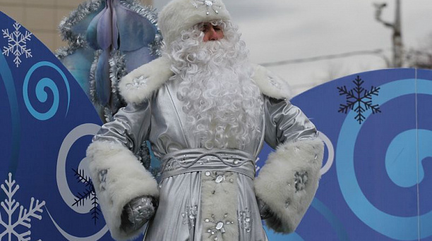 У главной елки города продолжаются  новогодние представления