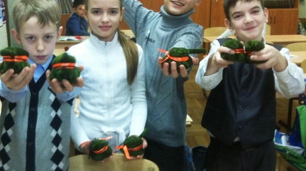 Оригинальные подарки ветеранам готовят учащиеся прикубанской школы №42